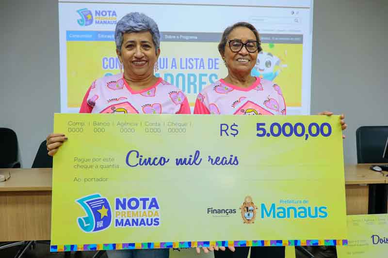 Prefeitura-de-Manaus-entrega-cheques-simbólicos-aos-ganhadores-do-sorteio-da-Nota-Premiada