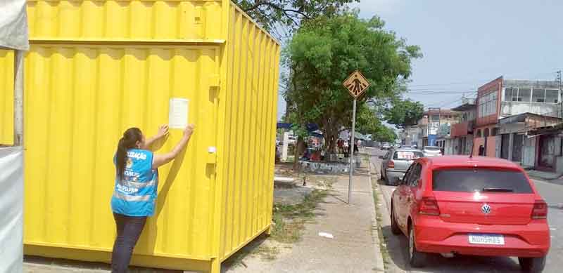 Prefeitura-de-Manaus-notifica-proprietário-de-container-instalado-no-meio-do-canteiro-central-da-Noel-Nutels