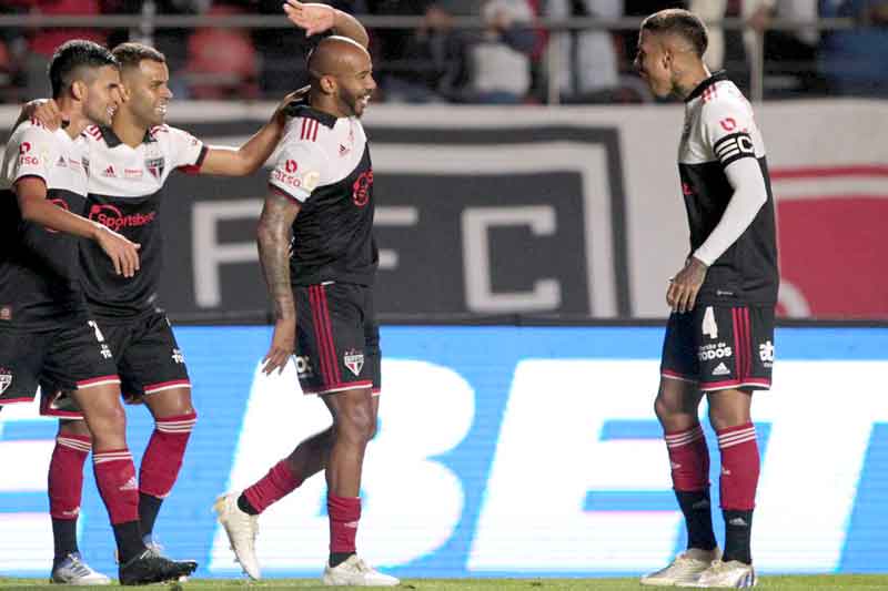 São-Paulo-goleia-Avaí-por-4-a-0-no-Morumbi