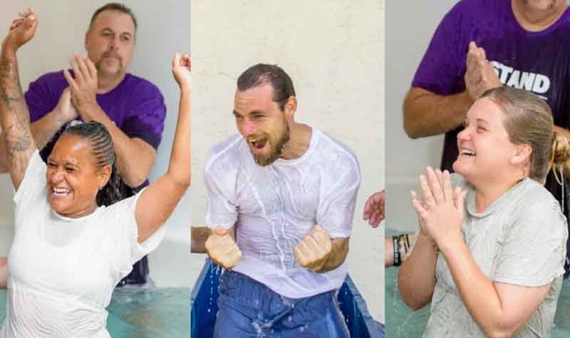 presos-sendo-batizados