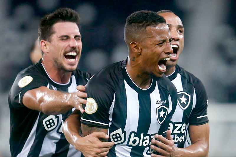 Botafogo-vence-Bragantino-e-aumenta-chances-de-vaga-na-Libertadores