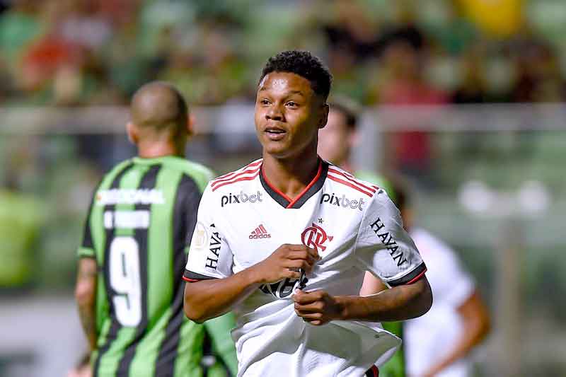 Flamengo-bate-América-MG-no-Independência