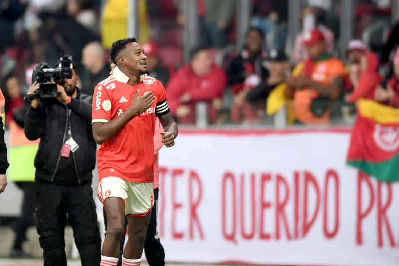 Inter-vence-Ceará-para-continuar-lutando-pelo-título-do-Brasileirão