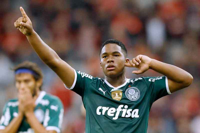 Palmeiras-supera-Athletico-PR-e-coloca-uma-mão-na-taça-do-Brasileiro