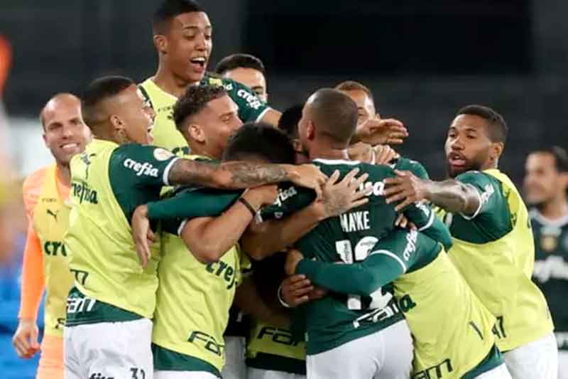 Palmeiras-vira-sobre-Botafogo-e-abre-inédita-vantagem-no-topo-do-Brasileirão
