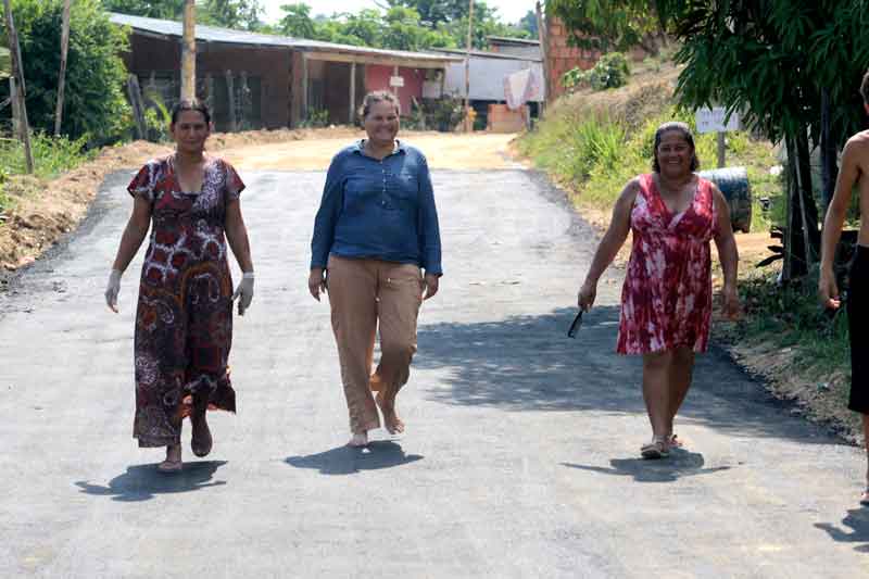 Prefeitura-de-Manaus-leva-asfalto-pela-primeira-vez-a-vias-de-acesso-da-comunidade-Coliseu