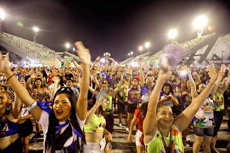 Segunda-noite-do-Boi-Manaus-reúne-mais-de-20-mil-pessoas-no-Sambódromo-Boi-Manaus1