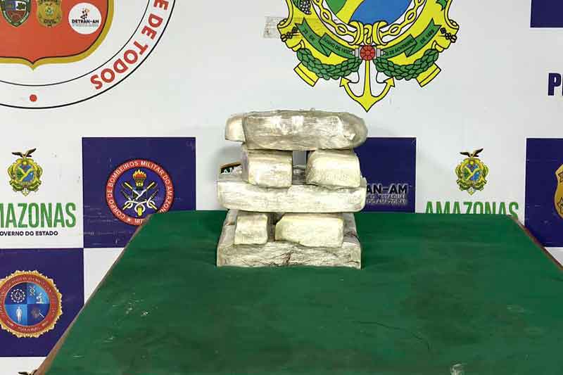 Base-Arpão-Mulher-é-presa-com-10-quilos-de-drogas-em-embarcação