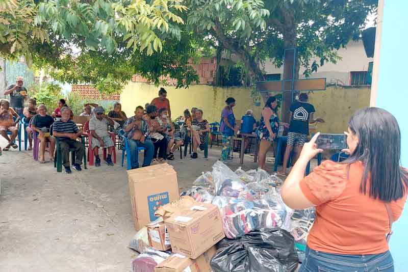 Comunidades-recebem-duas-toneladas-de-alimentos-da-campanha-Manaus-Invisível