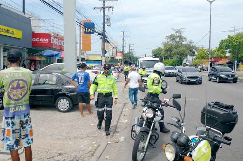 IMMU-autua-40-motoristas-por-estacionamento-proibido-na-zona-Norte
