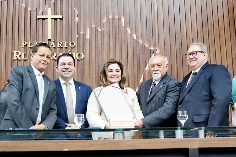 Assembleia-Legislativa-homenageia-Wellington-Lins-e-Maria-do-Carmo-Seffair