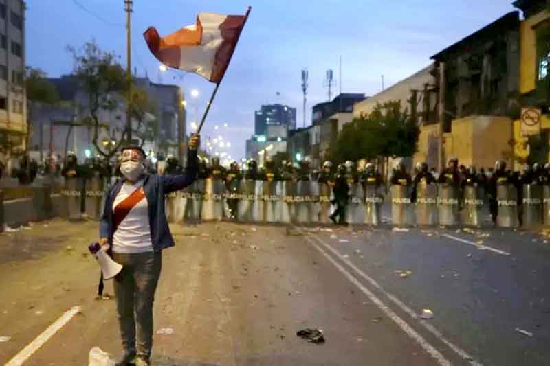 Peru-decreta-estado-de-emergência-por-protestos-violentos