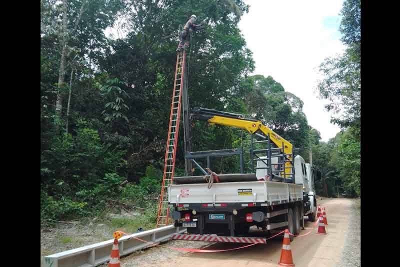 Ramal-Santo-Antônio-próximo-do-ramal-do-Pau-Rosa-recebe-novos-postes-e-rede-elétrica