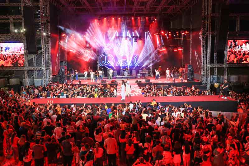 Réveillon-Cristão-da-Prefeitura-de-Manaus-reúne-mais-de-31-mil-pessoas-na-praia-da-Ponta-Negra