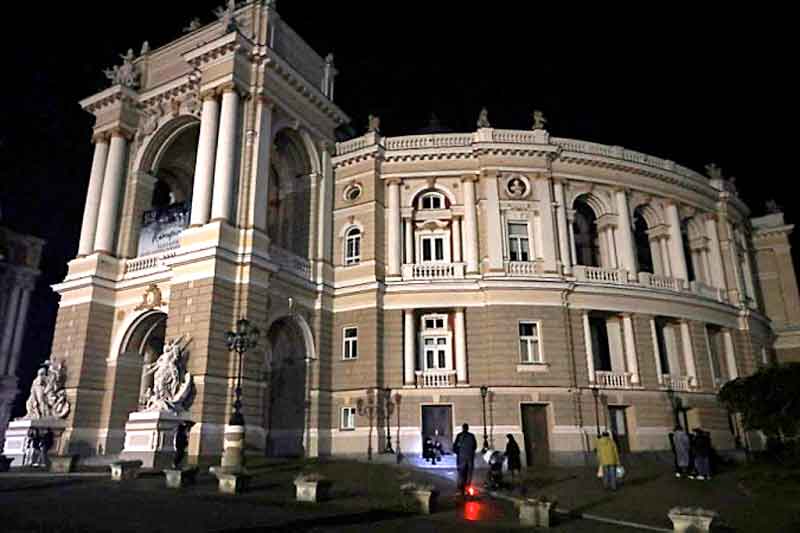 Ucrânia-tenta-restabelecer-fornecimento-de-energia-após-bombardeios-russos