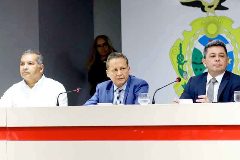 Deputado-Adjuto-Afonso-prestigia-posse-dos-novos-concursados-da-Afeam