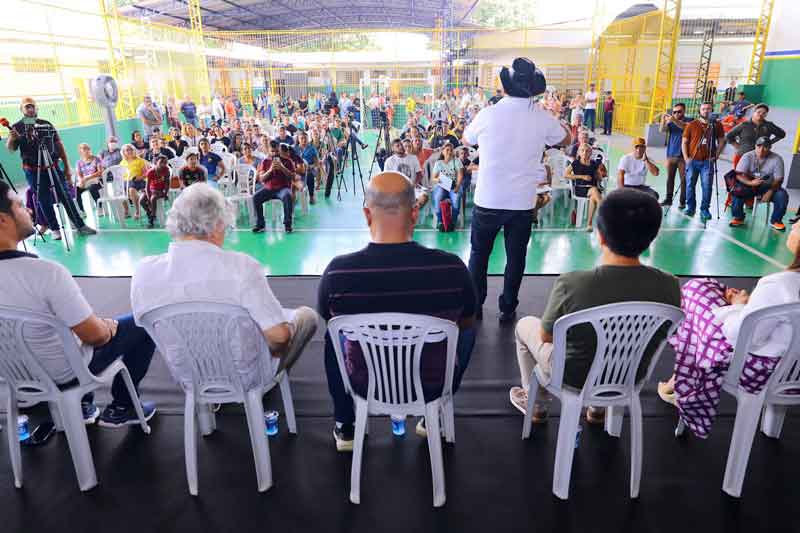 Famílias-da-zona-Leste-são-beneficiadas-com-registros-de-imóveis-entregues-pela-Prefeitura-de-Manaus