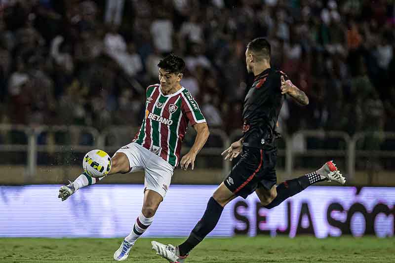 Fluminense-e-Athletico-medem-forças-no-Maracanã