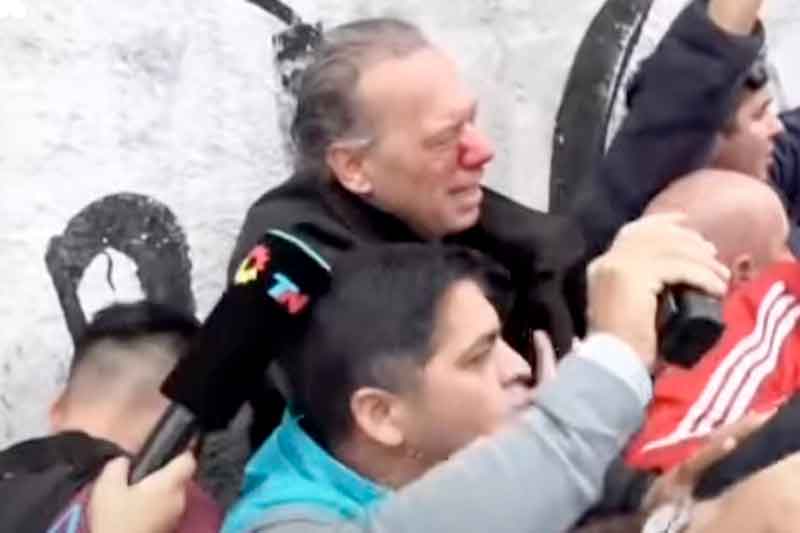 Secretário-de-Segurança-de-Buenos-Aires-é-agredido-durante-protesto