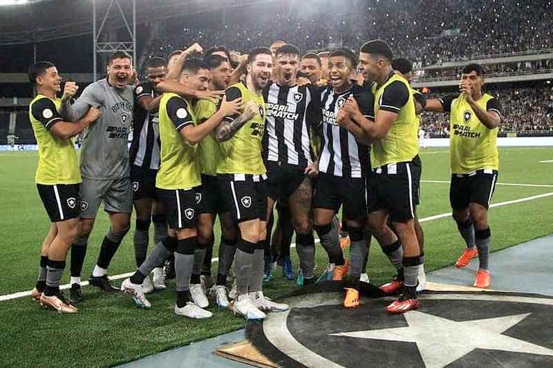 Botafogo-atropela-Corinthians-no-Nilton-Santos