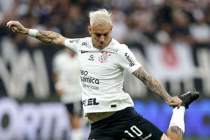 Corinthians-faz-2-a-0-no-Fluminense-Roger-Guedes