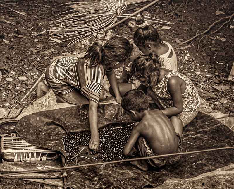 Exposição-fotográfica-na-Nilton-Lins-destaca-atividades-humanas-e-a-preservação-da-Amazônia