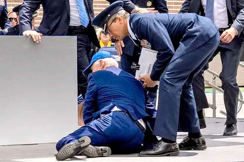 Joe-Biden-tropeça-e-cai-no-Colorado