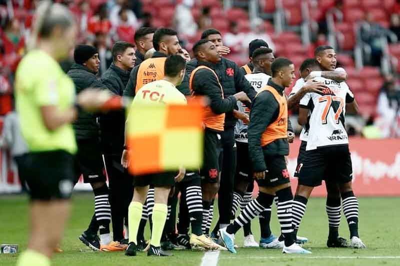 rayan-Vasco-paga-por-início-ruim