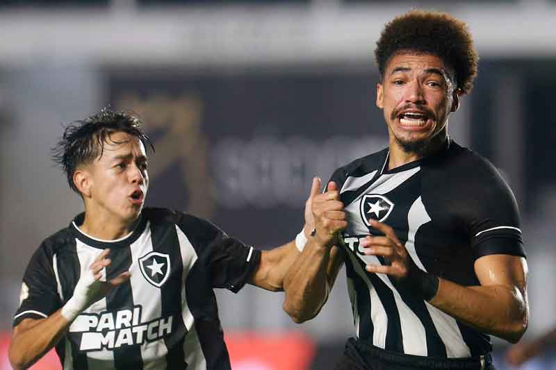 Líder-Botafogo-mostra-força-e-arranca-empate-com-Santos-no-Brasileiro