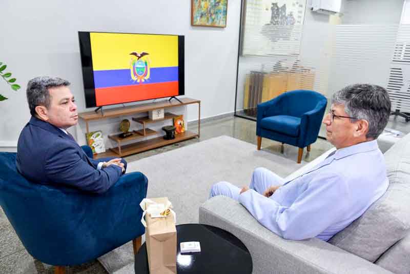 Tadeu-de-Souza-e-embaixador-Equador