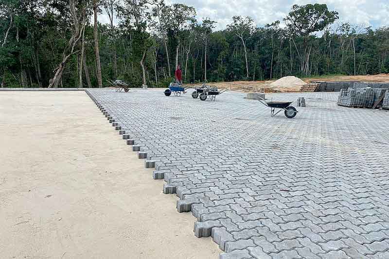 Piso-intertravado-é-aposta-para-garantir-sustentabilidade-e-resistência-em-projeto-residencial-inovador