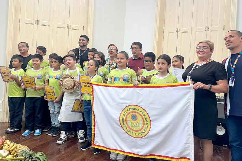 Prefeitura-comemora-primeiro-‘Dia-Municipal-da-Poesia’-e-‘Dia-B-de-Bacellar’-em-Manaus-com-recital-poético