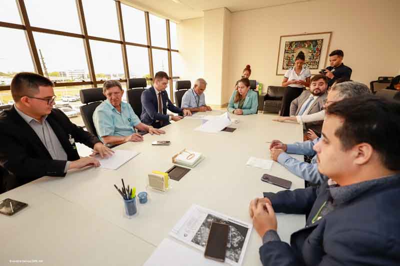 Prefeitura-de-Manacapuru-e-Amazonas-Energia-firmam-acordo-para-regularizar-a-moradia-de-mais-de-520-famílias-de-baixa-renda