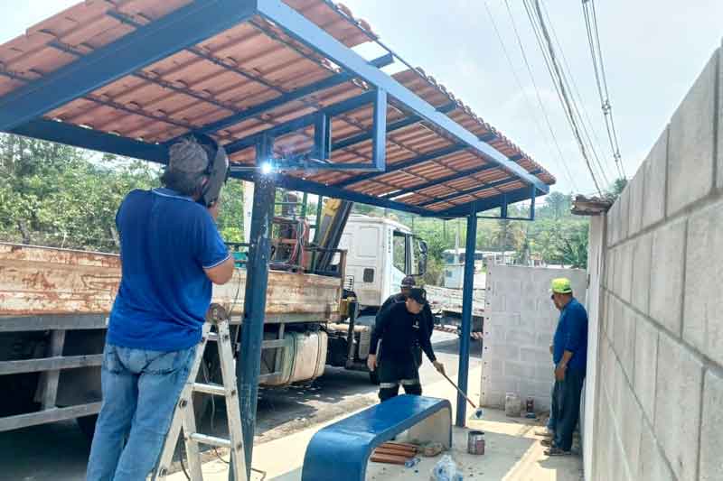 Prefeitura-de-Manaus-implanta-ponto-de-ônibus-e-prioriza-o-conforto-dos-usuários