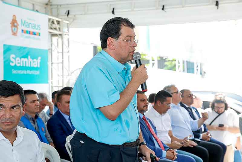 Senador-Eduardo-Braga-reafirma-compromisso-para-reduzir-déficit-habitacional-em-Manaus