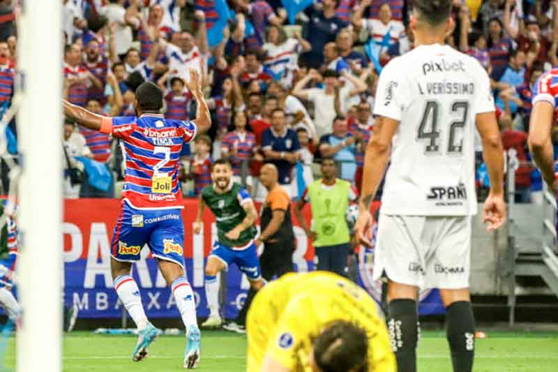 Em-noite-histórica,-Fortaleza-domina-o-Corinthians-e-fará-final-inédita-da-Copa-Sul-Americana