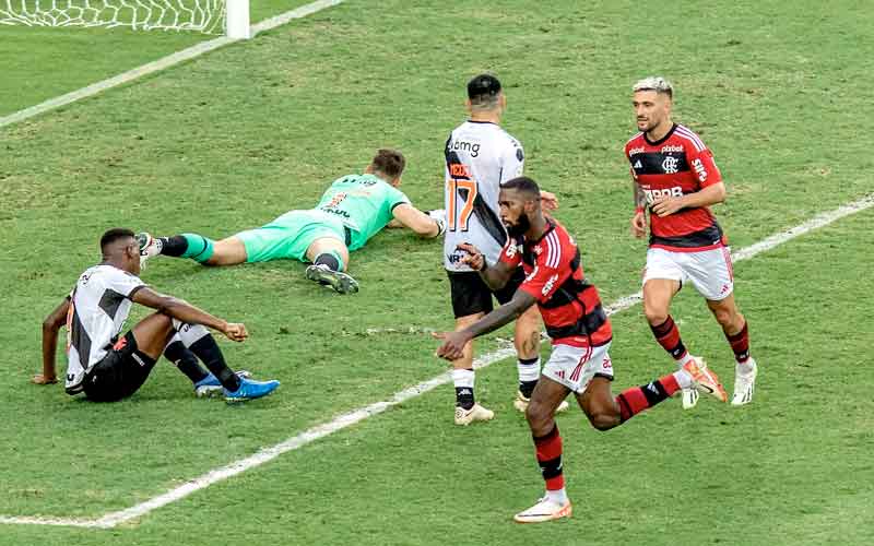 No-Clássico-dos-Milhões,-Flamengo-vence-Vasco-e-segue-na-perseguição-ao-Botafogo