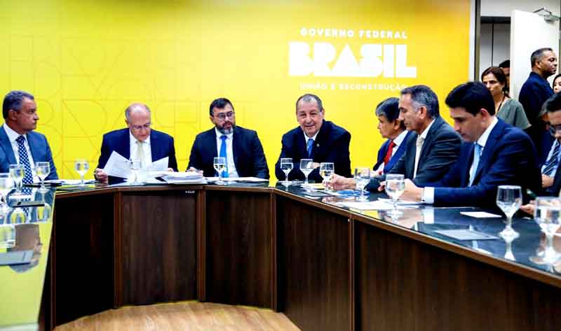 Senador-Omar-destaca-rapidez-do-Governo-Lula-na-liberação-de-R$-650-milhões-em-auxílio-para-a-seca-no-Amazonas