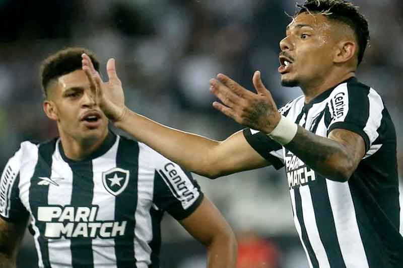 Tiquinho-salva-o-Botafogo,-que-empata-com-o-Goiás-no-Brasileirão