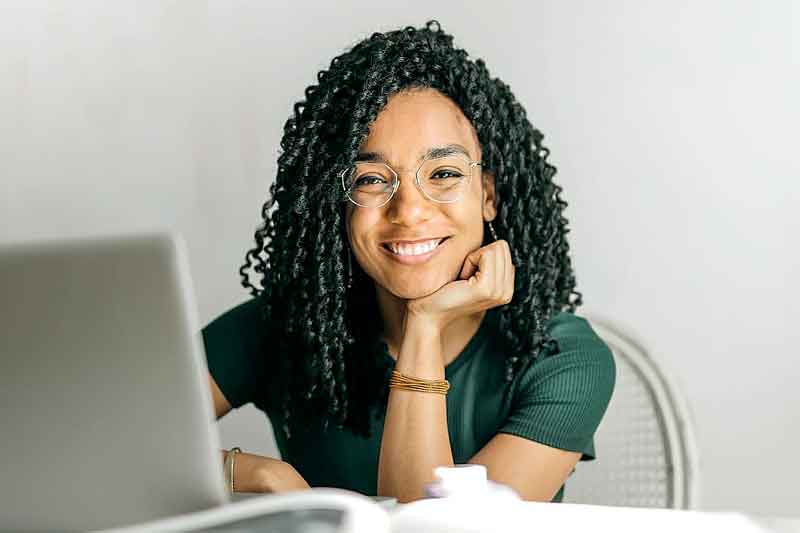 Consultor-orienta-sobre-o-uso-do-LinkedIn-para-se-destacar-no-mercado