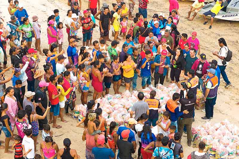 Em-Parintins,-regiões-do-Tracajá-e-Mamuru-recebem-ajuda-humanitária-devido-à-seca-histórica1