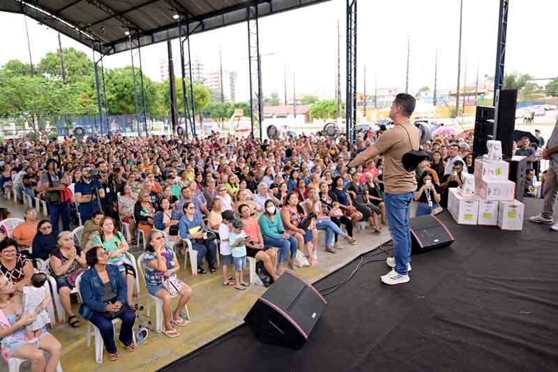 Prefeito-entrega-itens-da-primeira-fase-do-programa-‘Empreende-Manaus'-beneficiando-782-empreendedores