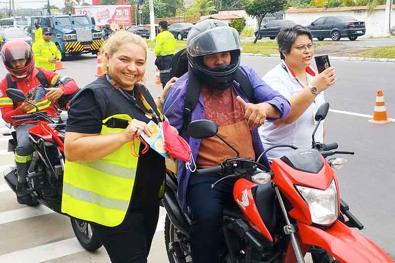 Prefeitura-de-Manaus-e-Moto-Honda-reforçam-segurança-no-trânsito-em-blitz-educativa-para-motociclistas