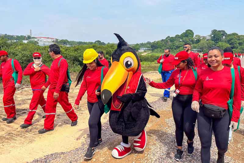 Projeto-Orla-Limpa-retira-cerca-de-2-toneladas-de-lixo-do-entorno-do-Rio-Negro