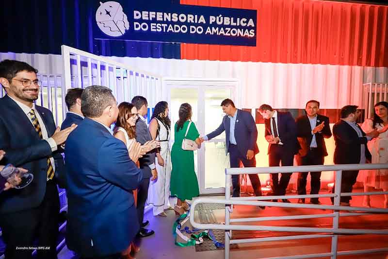 Ao-som-dos-bumbás,-Defensoria-inaugura-nova-sede-em-Parintins
