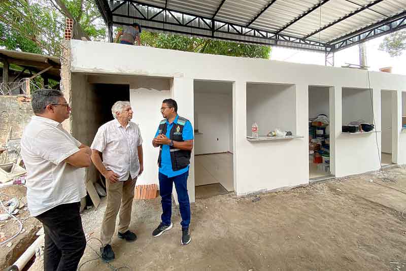 Durante-visita-técnica-da-Prefeitura,-feirantes-conhecem-estrutura-da-nova-feira-na-Colônia-Antônio-Aleixo