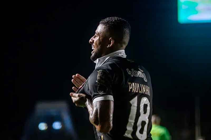 Em-São-Januário,-Vasco-vence-RB-Bragantino-e-se-garante-na-Série-A-do-Brasileirão