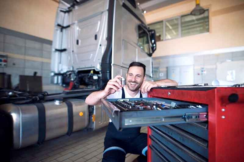 Formação-técnica-é-chave-para-o-sucesso-profissional-em-2024,-mostra-estudo