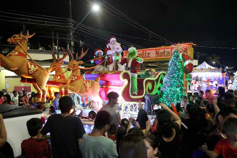 Parada-Natalina-da-prefeitura-contagia-as-ruas-do-bairro-Jorge-Teixeira-com-a-magia-do-Natal-das-Águas