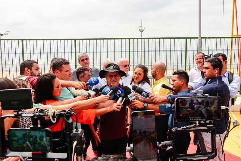 Prefeito-libera-praia-da-Ponta-Negra-para-banho-após-rio-Negro-alcançar-17,94-metros